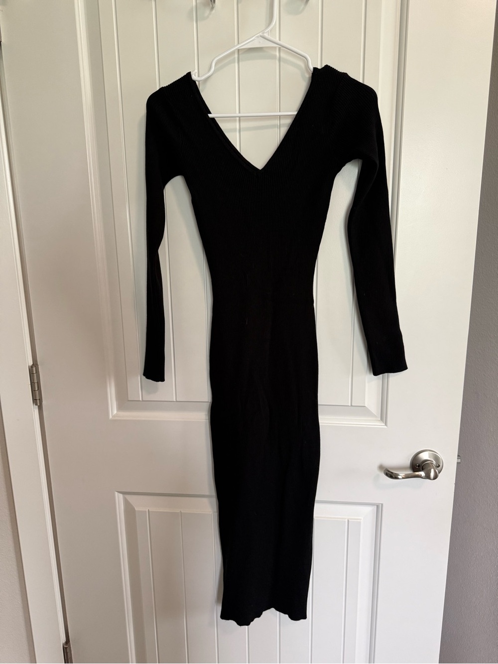 Black Long Sleeve V-Neck Bodycon Dress